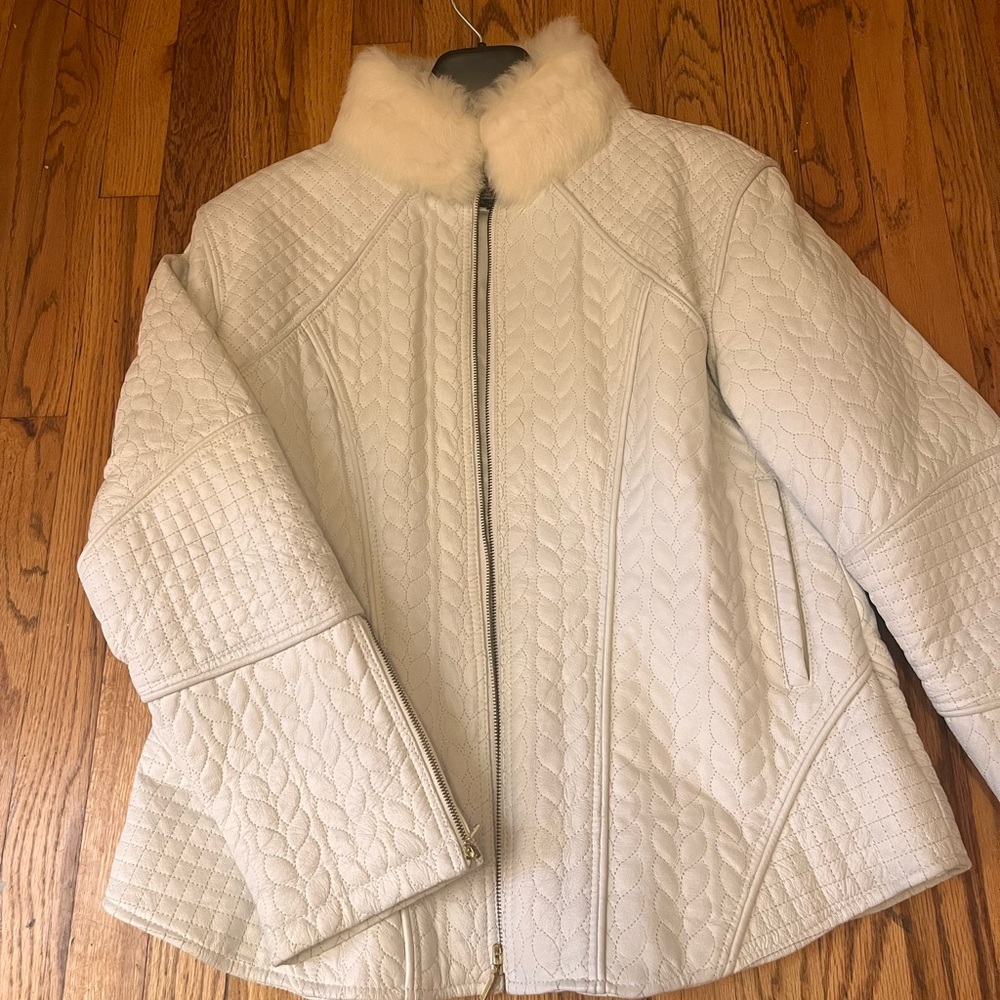 Absolutely gorgeous Che Bella White Leather Jacket